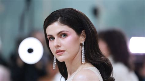 Alexandra Daddario Poses Naked on Instagram, See the Photos.